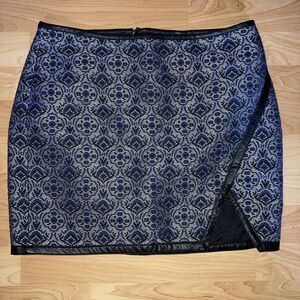 Express Mini Skirt  Blue Black Woven Lined Tapestry Faux Leather Trim Slit Sz 6